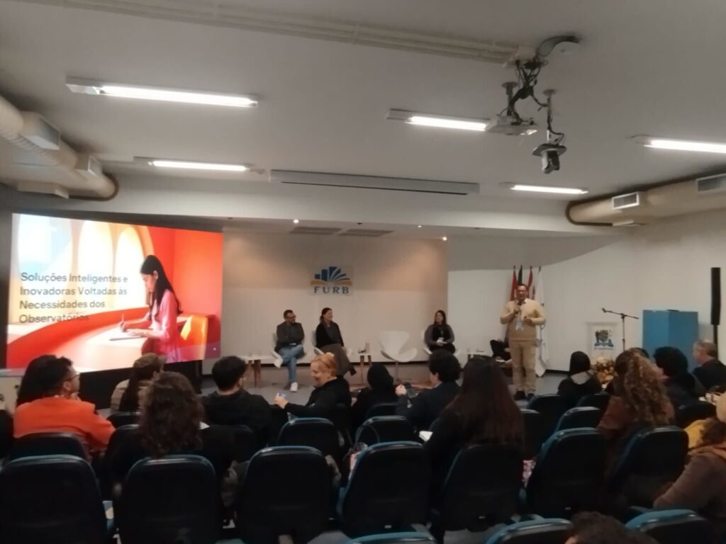 Emmanuel Richter presenting TrustYou's insights on empowering tourism observatories